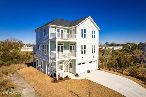 919 Calamanda Ct, Morehead City, NC, 28557-4925 | Card Image