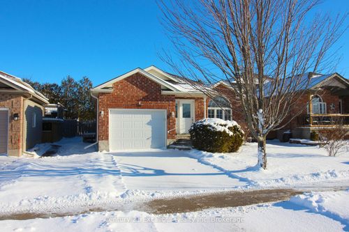 586 Mctavish St, Fergus, ON, N1M3V5 | Card Image