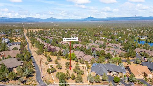 823 Highland View Loop, Redmond, OR, 97756-7398 | Card Image
