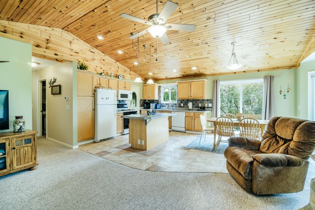 Kitchen & dining area | Image 15