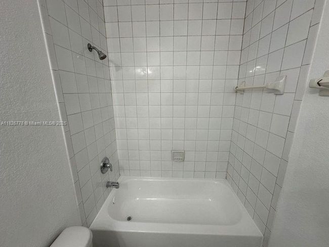 UNIT-206 - 1661 Se 29 Th Ct, Condo with 2 bedrooms, 2 bathrooms and null parking in Homestead FL | Image 13