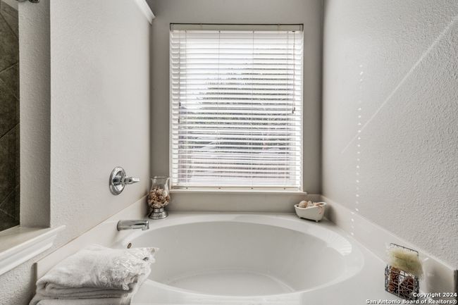 406 Primavera Loop, House other with 4 bedrooms, 4 bathrooms and null parking in Kyle TX | Image 21