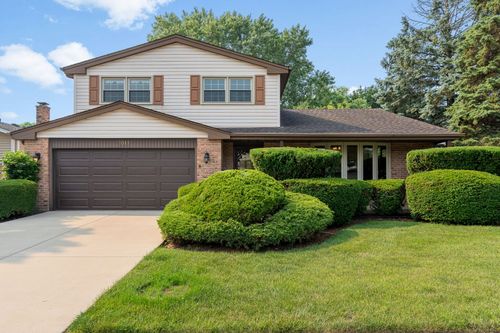2011 E Canterbury Dr, Arlington Heights, IL, 60004-2239 | Card Image