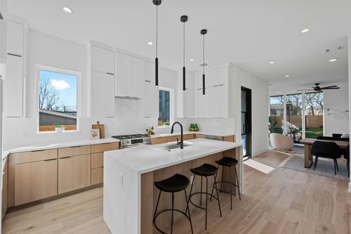 b-1407 Valleyridge Dr, Austin, TX, 78704-6059 | Card Image