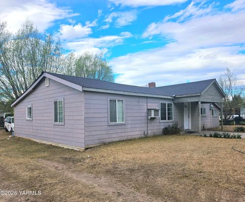 513 S La Pierre Rd, Granger, WA, 98932-9802 | Card Image