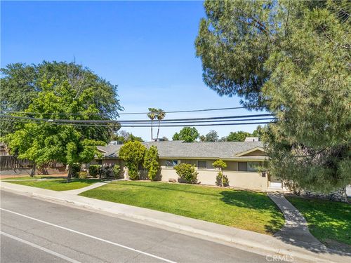 2801 Alta Vista Dr, Bakersfield, CA, 93305-1730 | Card Image