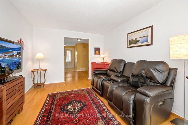 6106 Forestglen Cres, House other with 3 bedrooms, 3 bathrooms and 4 parking in Orleans ON | Image 7