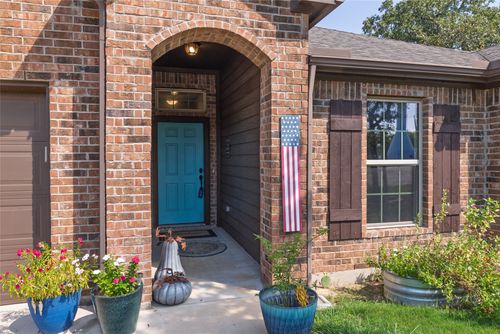 100 Oak Ct, Runaway Bay, TX, 76426-9713 | Card Image