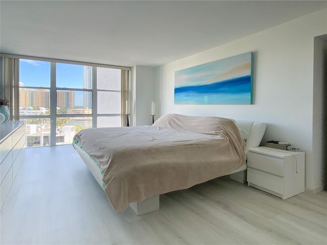 APT-708 - 800 Parkview Dr, Condo with 1 bedrooms, 2 bathrooms and null parking in Hallandale Beach FL | Image 9