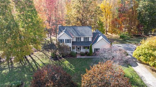 8127 Garfield Dr, Garrettsville, OH, 44231-9122 | Card Image