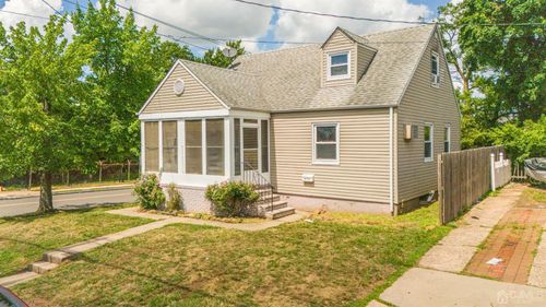 19 7th St, New Brunswick, NJ, 08901-3313 | Card Image