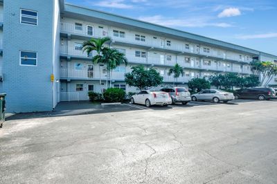 2160 - 2400 Ne 1st Lane, Condo with 2 bedrooms, 2 bathrooms and null parking in Boynton Beach FL | Image 2