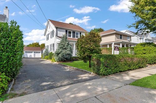 33 Avenue B, Port Washington, NY, 11050-2466 | Card Image