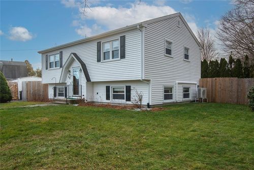 32 Spencer Drive, Westerly, RI, 02891 | Card Image