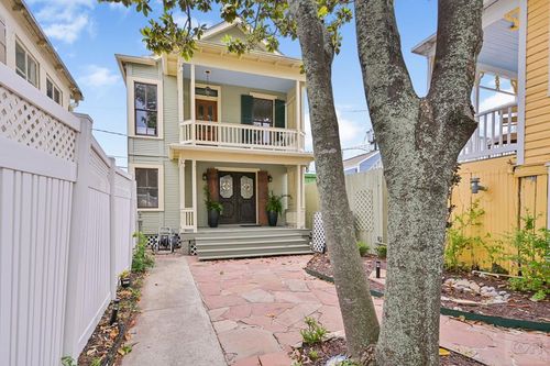 611 Church St, Galveston, TX, 77550-5210 | Card Image