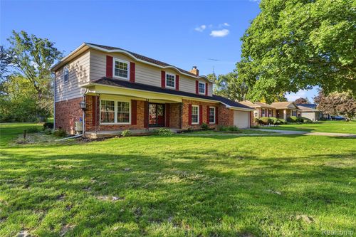 6557 Rustic Ridge Trl, Grand Blanc, MI, 48439-4954 | Card Image