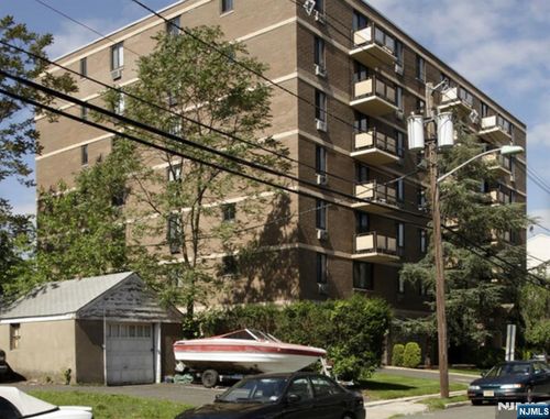 25 Zabriskie St, Hackensack, NJ, 07601-4911 | Card Image