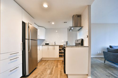 a-608-1800 Lavaca St, Austin, TX, 78701-1336 | Card Image