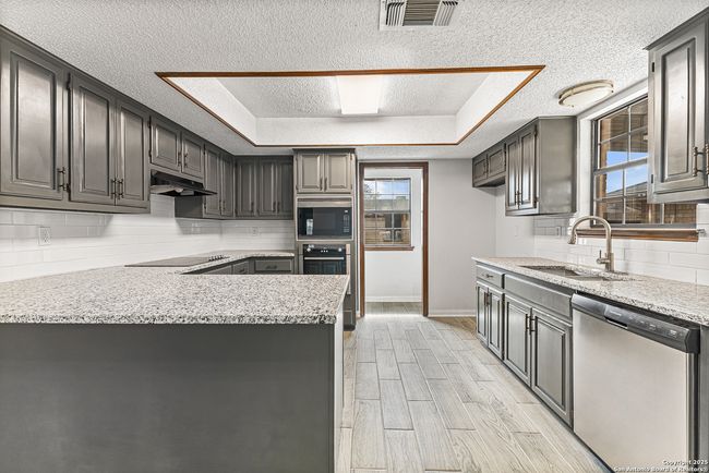 908 Robert Derrick Dr, House other with 3 bedrooms, 2 bathrooms and null parking in Schertz TX | Image 6