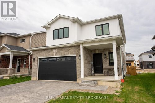 268 Middleton Ave, London, ON, N6L0E9 | Card Image