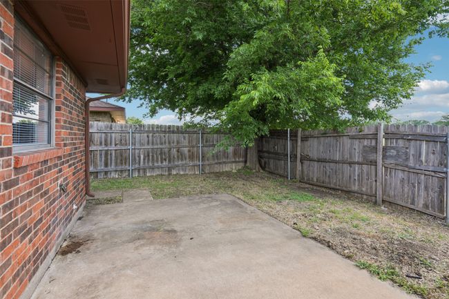 338 S Stewart Ave, Home with 6 bedrooms, 4 bathrooms and 4 parking in Lancaster TX | Image 31