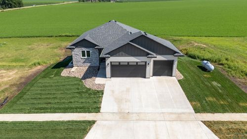 1403 Castle St, Larchwood, IA, 51241-7667 | Card Image