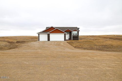 13696 Redwood Way Nw, Williston, ND, 58801-9149 | Card Image