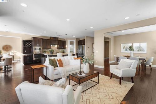 2417 Stalsburg Dr, Tracy, CA, 95376-7020 | Card Image