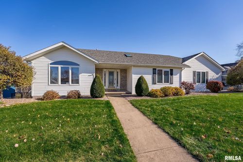 6015 Vine St, Davenport, IA, 52806-2809 | Card Image