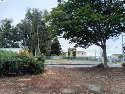 7701 7701 Bancroft Avenue, Oakland, CA, 94605 | Card Image