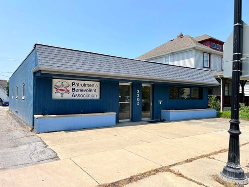 3202 S Calhoun St, Fort Wayne, IN, 46807-1904 | Card Image
