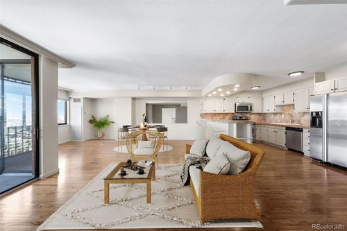 2203-1551 Larimer St, Denver, CO, 80202-1636 | Card Image