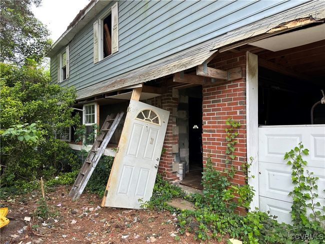 View of exterior entry with brick siding | Image 16