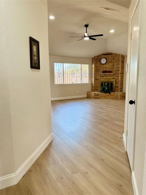 5530 Oak Falls Dr, Houston, TX, 77066-5135 | Card Image