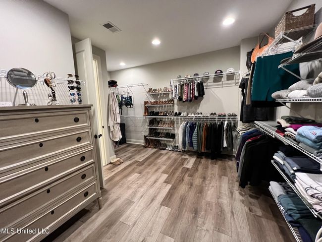 Primary Closet | Image 22