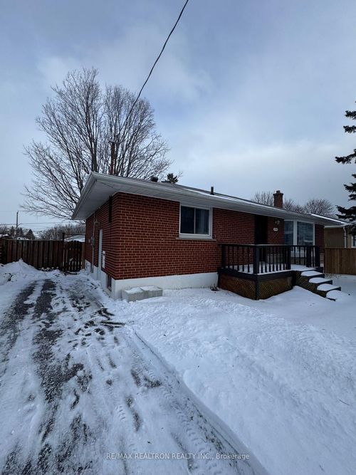 1467 Oxford St, Oshawa, ON, L1J3W9 | Card Image