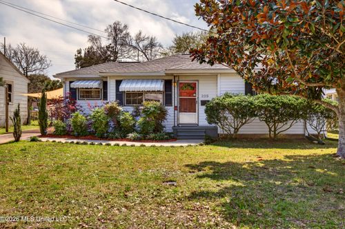 325 Hiller Dr, Biloxi, MS, 39531-3237 | Card Image