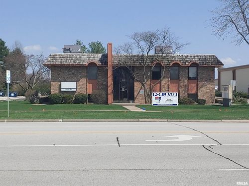 1980 Spruce Hills Dr, Bettendorf, IA, 52722-2683 | Card Image