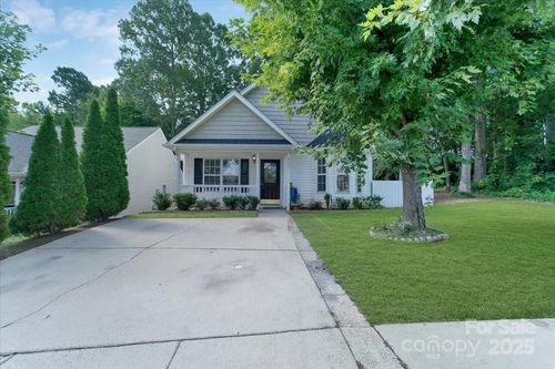 8421 Kings Creek Dr, Charlotte, NC, 28273-5690 | Card Image