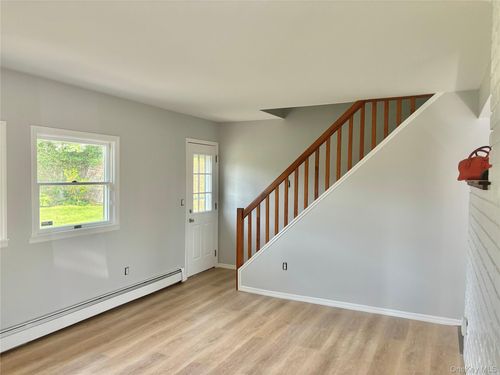 40 Walnut Ln, Hicksville, NY, 11801-5715 | Card Image