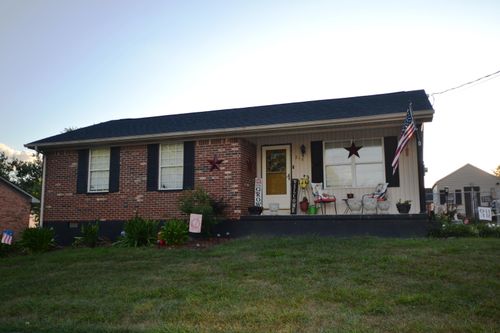 210 Daisy St, Harrodsburg, KY, 40330-8634 | Card Image