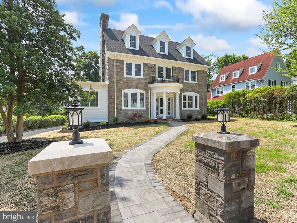 Chichester Ln, Wynnewood, PA 19096