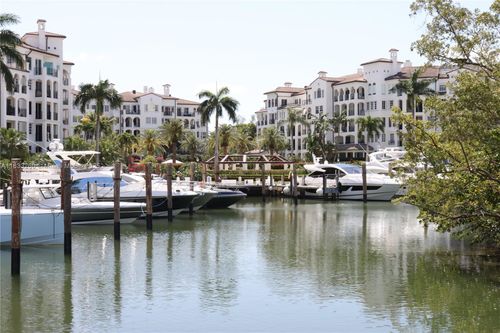 b204-3900 Island Blvd, Aventura, FL, 33160-4951 | Card Image