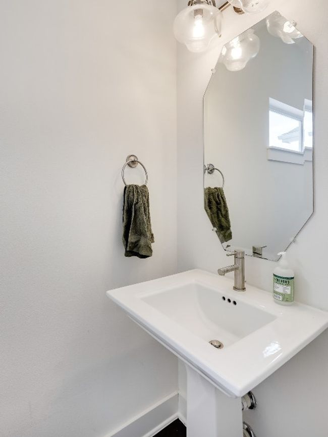 33 - 1109 Euphoria Bnd, Condo with 3 bedrooms, 3 bathrooms and 1 parking in Austin TX | Image 9