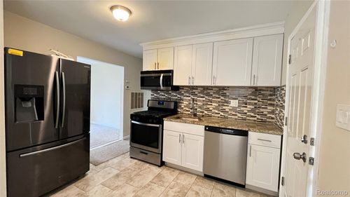 27846 Hampden St, Madison Heights, MI, 48071-2720 | Card Image