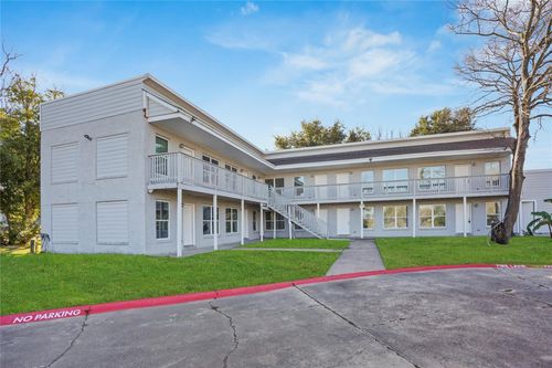 1803 Oak St, La Marque, TX, 77568-6082 | Card Image