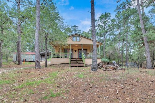928 Moccasin Trl, La Grange, TX, 78945-5594 | Card Image