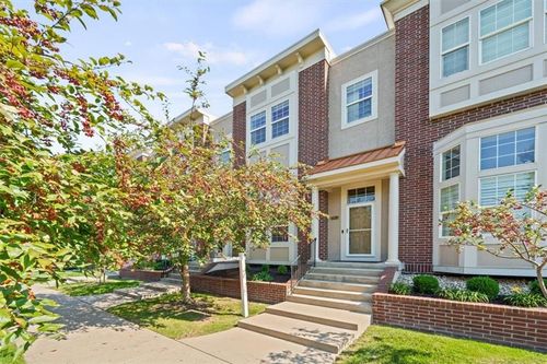 2911 Gentry Park, Kansas City, MO, 64116-2915 | Card Image
