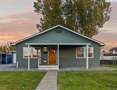 CHARMING-3-BED-GEM-NEAR-G - 426 Goethals Drive, Home with 3 bedrooms, 1 bathrooms and null parking in Richland WA | Image 1