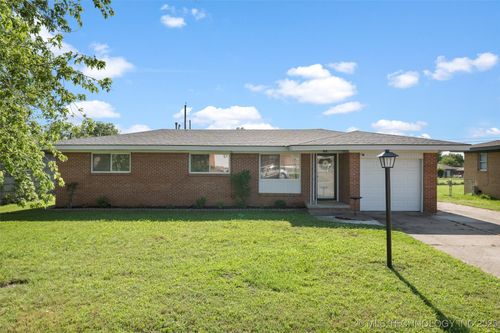 321 Elmhurst Ave, Bartlesville, OK, 74006-1906 | Card Image